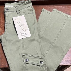No Boundaries Green Cargo Bootcut Pants